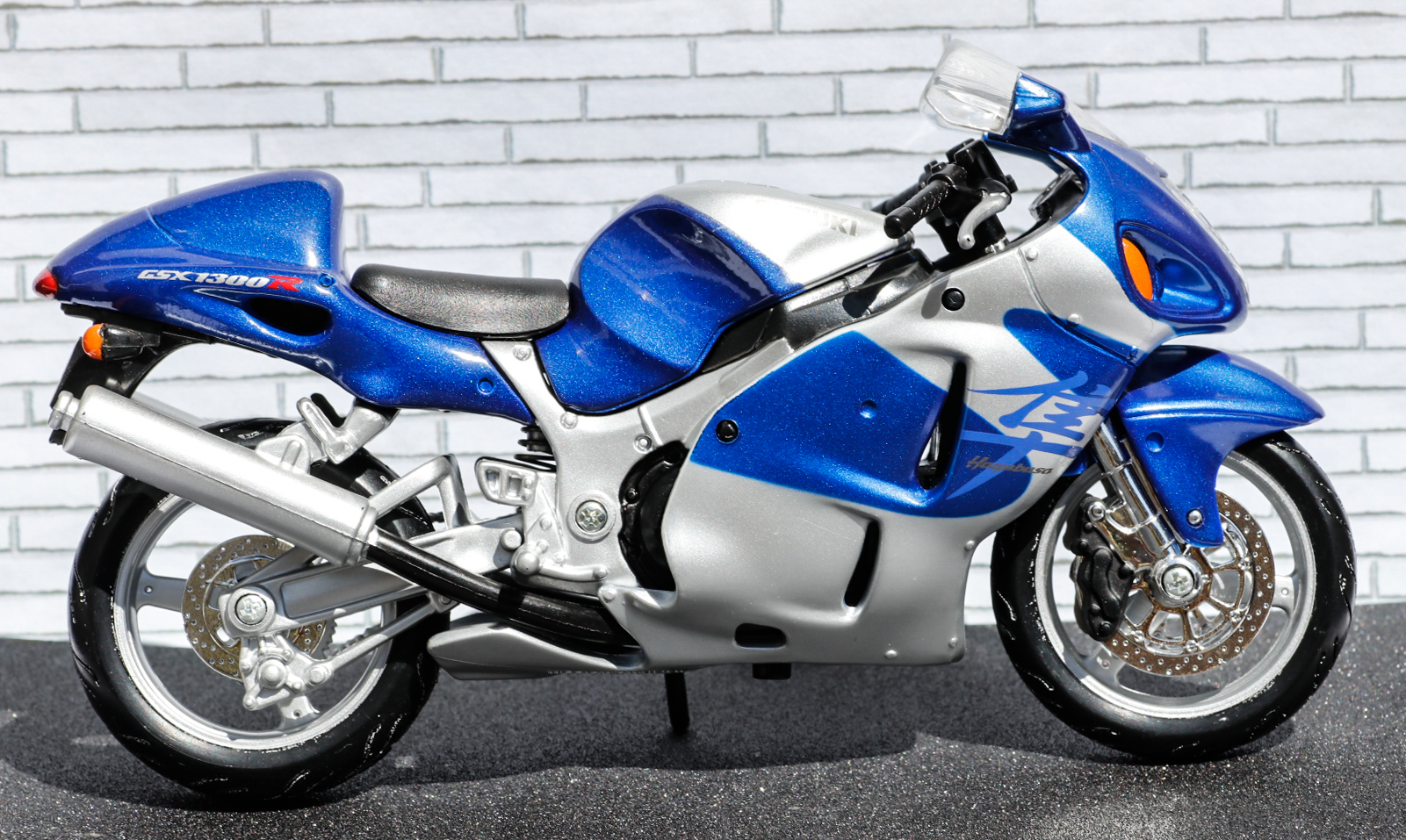 Maisto 1-12 Suzuki GSX1300R Hayabusa